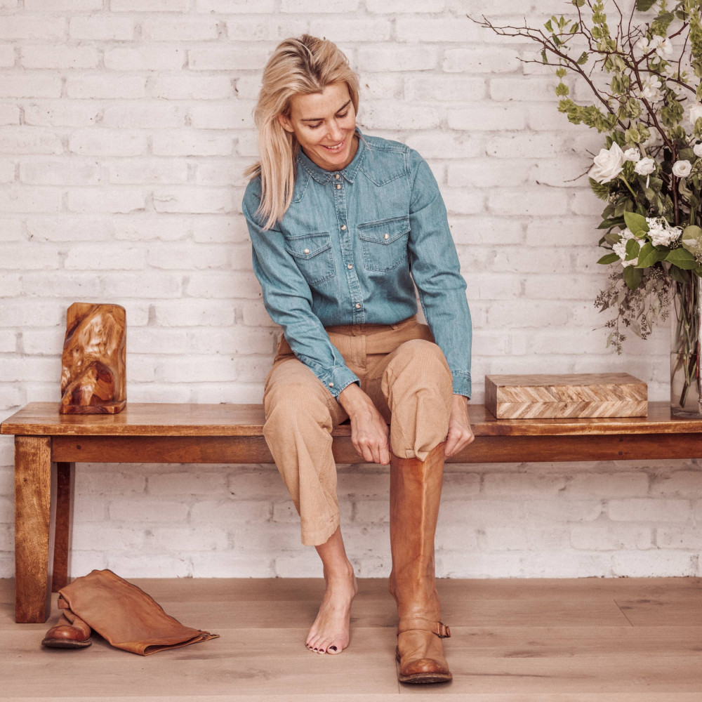 Modern and easy to match, Soize pants are a real alternative to classic jeans. Made from cotton fibers, corduroy is an easy-care material that wrinkles very little.