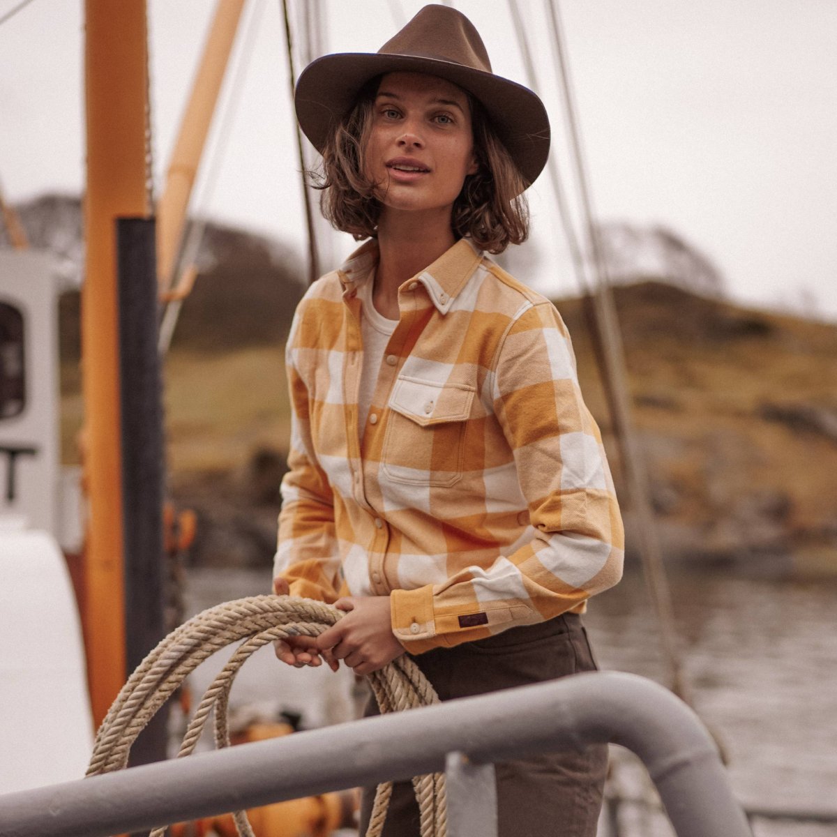 Checks in fresh colours and a comforting fabric: the Tanea shirt is a basic to have in your wardrobe all year round.