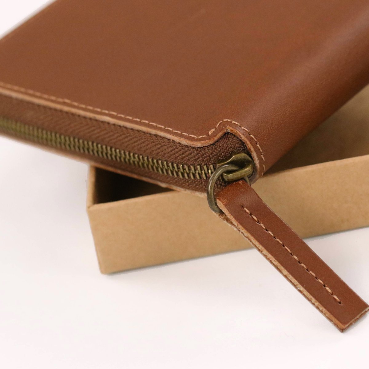 Zipped leather wallet