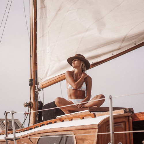 Bikini à noeuds