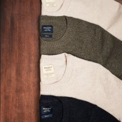 Olive Green Merino wool Sweater - Outdoor View 4 / 7