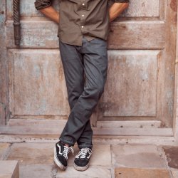 Jeans en denim japonais red-selvedge Carbon - Vue extérieure 3 / 9