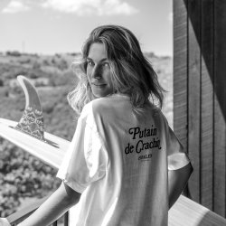 Shell White recycled cotton T-Shirt - Outdoor View 7 / 8