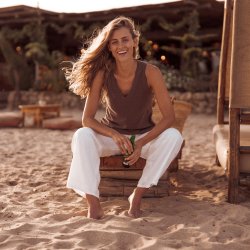 Brown hemp and cotton T-Shirt - Outdoor View 2 / 7