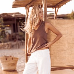 Brown hemp and cotton T-Shirt - Outdoor View 3 / 7